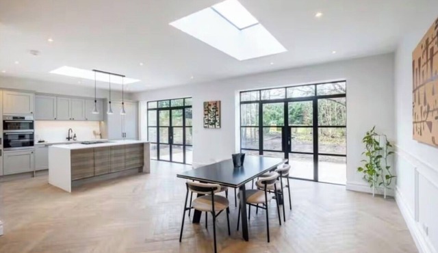Luxury Victorian Two Bedroom Apartment