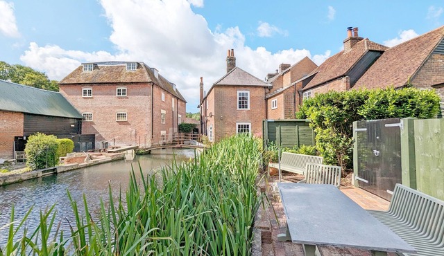 Mabel Cottage, Wickham - a cottage that sleeps 3 guests in 2 bedrooms
