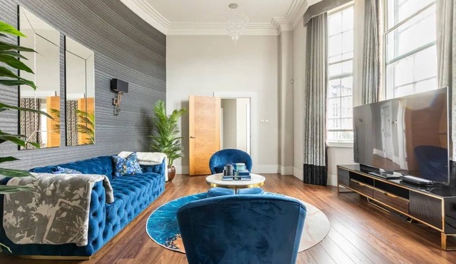 Magnificent 2 Bed Grand Belgravia Apartment Overlooking Buckingham Palace