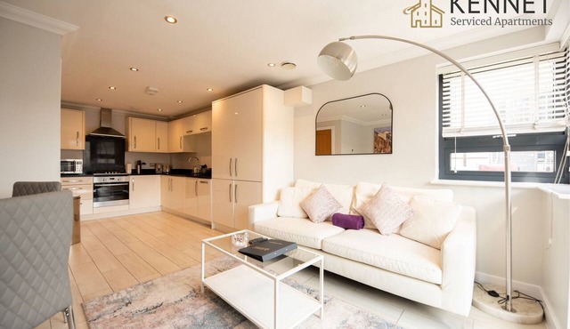 Malthouse Court - Luxury 2-Bed, 1-Bath w/Balcony