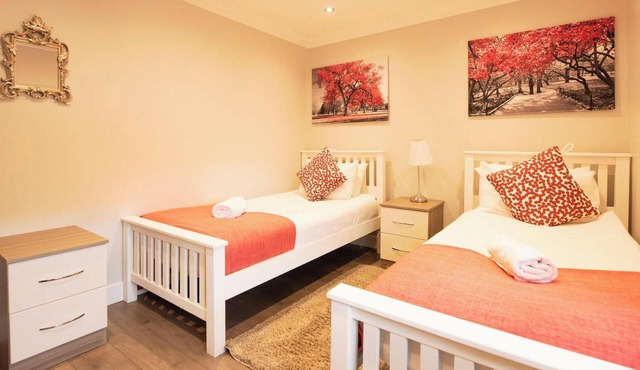 Malthouse Court - Superior 2-Bed with Balcony