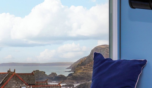 MAVERICKS WAVE, pet friendly, luxury holiday cottage in St Agnes