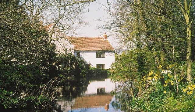 Maxmills Cottage - E1852