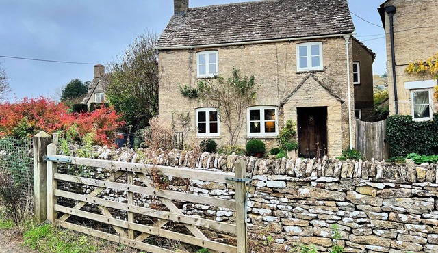 MEADOW VIEW COTTAGE, family friendly, with open fire in Northleach