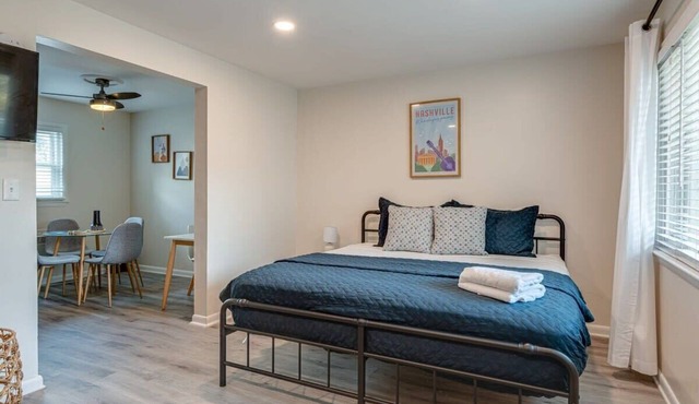 Melrose Studio - Pool & Free Parking Near Downtown