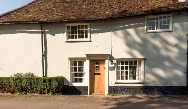 Miller Cottage - A gorgeous historic cottage in the centre of the picturesque Medieval town of Saffr