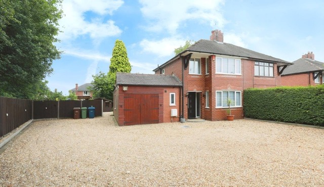Modern 3-Bed Home near Alton tower