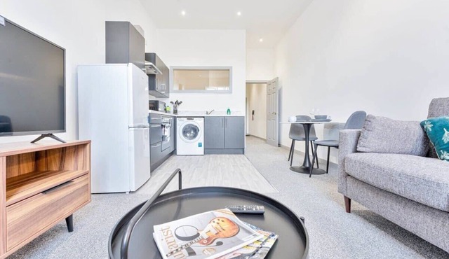 Modern and Bright 1 Bed Apartment, Dudley