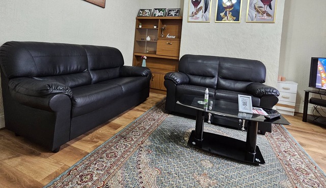 Modern and spacious, Two Double bedrooms house with parking and WiFi.