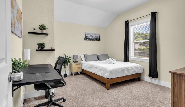 Modern Apartment Stay with Fast Wi-Fi and Workspace