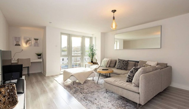 Modern City Centre Apartment 2 Bed 2 Bath