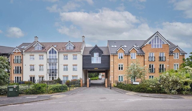 Modern Comfort: 2BR Flat w/Free Parking in Oadby