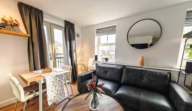 Modern Cosy 2-Bedroom Canal The Aire Townhouse+Free Parking