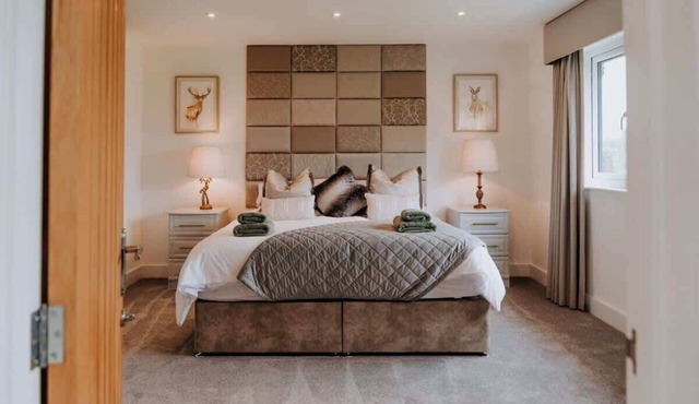 Modern Country Escape for 12 Guests -Rural Setting