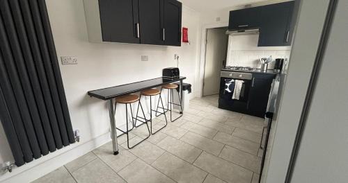 Modern Double Room - Smart TV - Fast WiFi