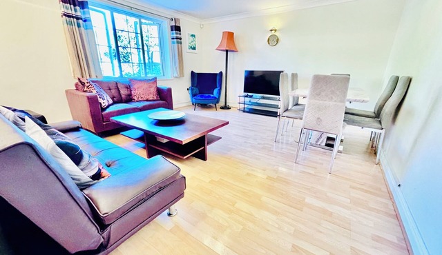 Modern Ground floor 2BR family Apartment with Garden, Wimbledon Tennis Stay