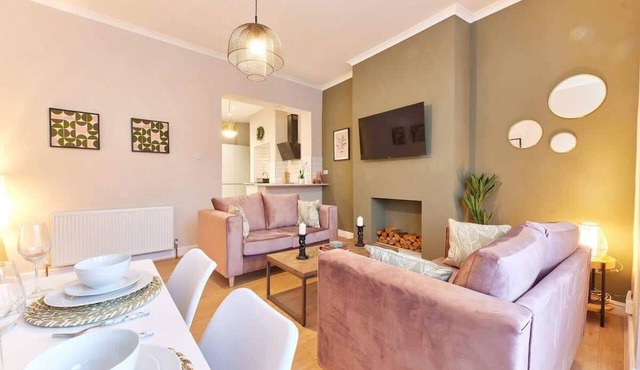 Modern Luxury 2-Bedroom Oasis in Heart of Whitley