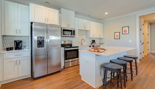Modern Melrose-sleeps 8- Mins to Downtown Broadway