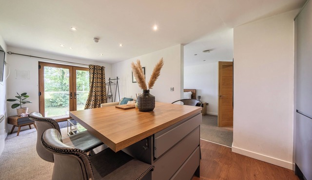 Modern Peaceful Open Plan 1-bed Apartment Rutland