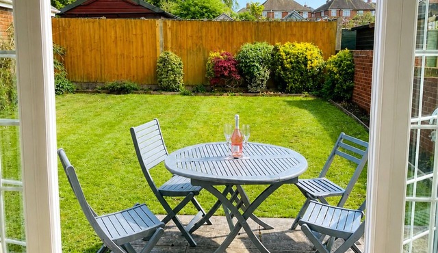 Modern, Spacious 6BR Gated Home - Sleeps 9 - Private Drive