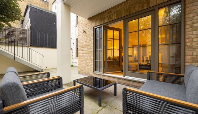 Modern Two-Bed w Private Patio