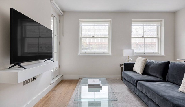 Modern Waterloo 2BR open plan with Balcony on Lower Marsh, by Blueground