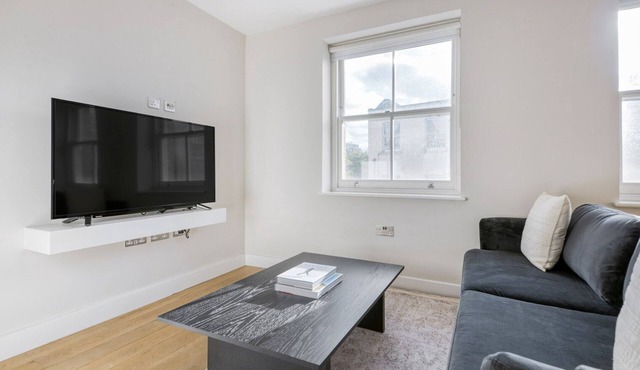 Modern Waterloo 2BR open plan with Balcony on Lower Marsh, by Blueground