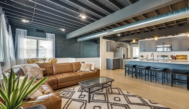 Modernized St Clair Apartment: Walk to Boardwalk! in St Clair
