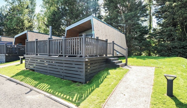 MOONLIT SKYLIGHT LODGE - BILLING AQUADROME in Billing Aquadrome Holiday Park