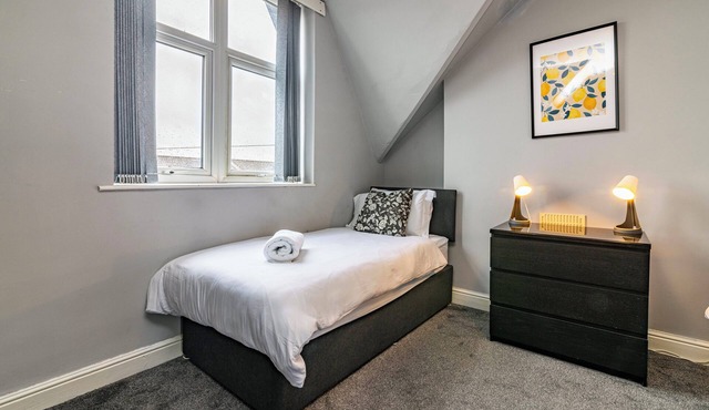 Motorpoint Arena House - walking distance to Nottingham city centre - sleeps 10