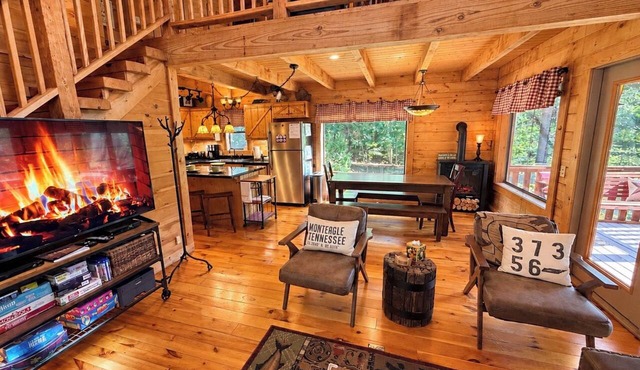 Mountain Thyme | Paddle Boat & Fish on the Pond! in Monteagle
