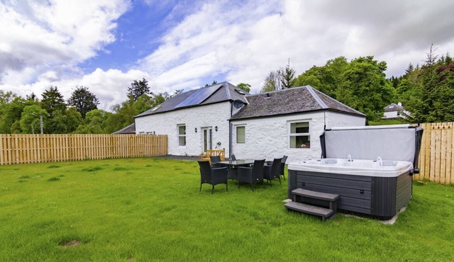 Munro Cottage - Three Bedroom Villa, Sleeps 5