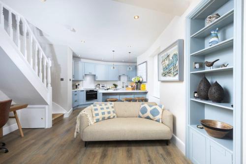 Myrtle Cottage - Pet friendly, 20m from beach, modern cottage