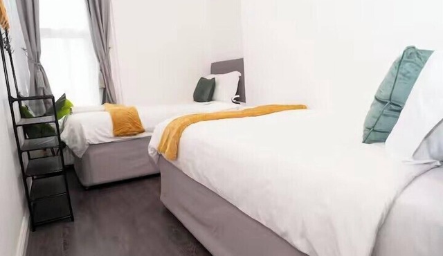 Near Transport - Parking - WiFi - Sleeps 3