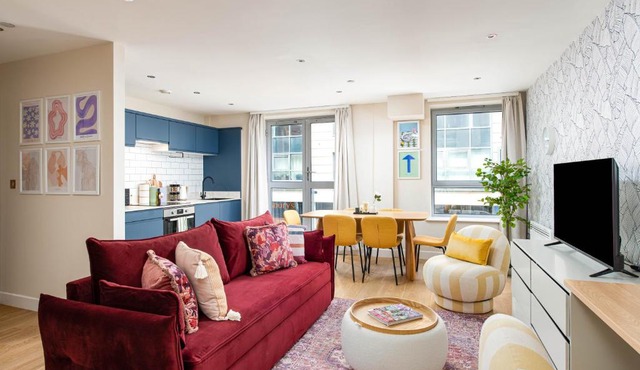 NEW Central Stylish 2Bed-2Bath-By FabAccommodation