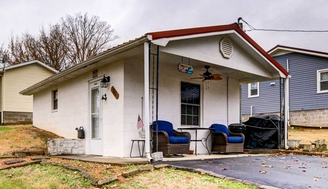 NEW! Cozy Studio w/ Covered Patio by Kentucky Lake