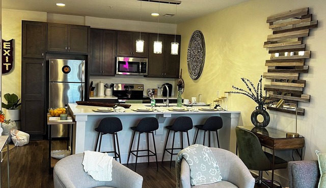 Newly decorated condo! 8 minutes from Broadway. Very clean and safe.