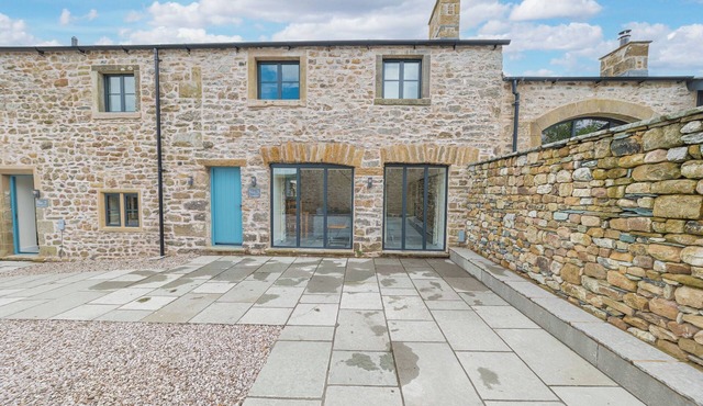NO 3 THE COACH HOUSE, pet friendly in Thornton In Lonsdale
