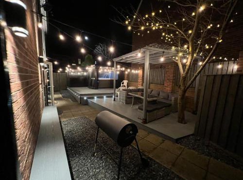 Numero Uno Detached Aparthouse 7 BR Hot Tub Wifi Parking Contractors and Group Friendly