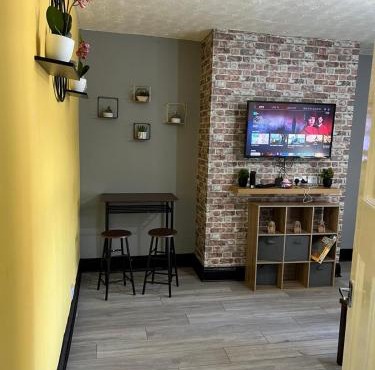Nuns Moor fully equipped kitchen free parking Netflix