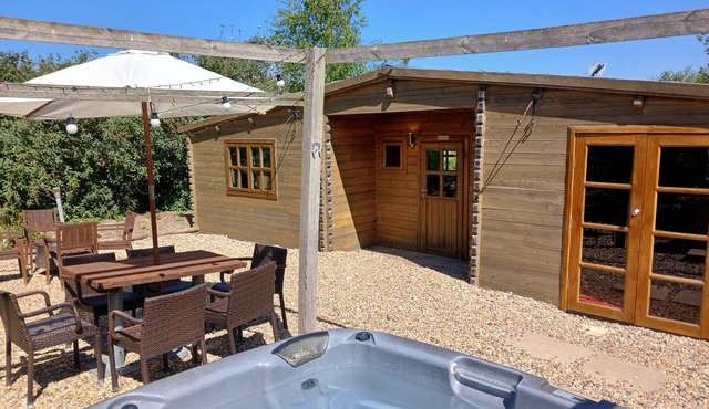'Oak Lodge' Littlebourne, Canterbury (hot tub)