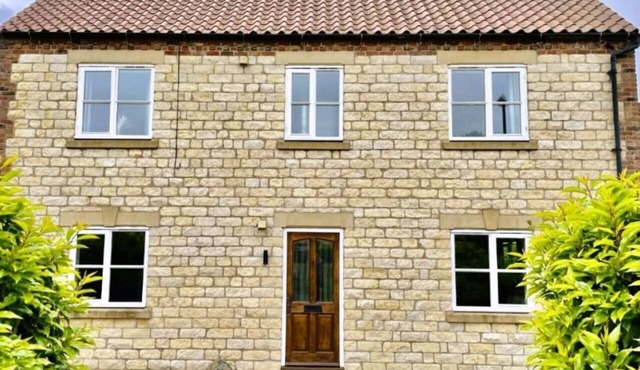 oakhouse- sleeps 10 with games room. pet friendly