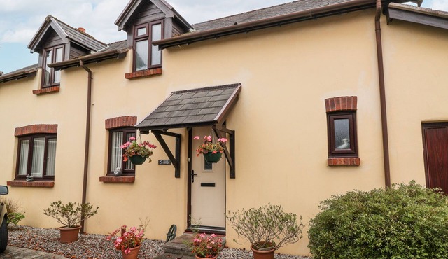OCEAN COTTAGE, pet friendly, with open fire in Kilkhampton
