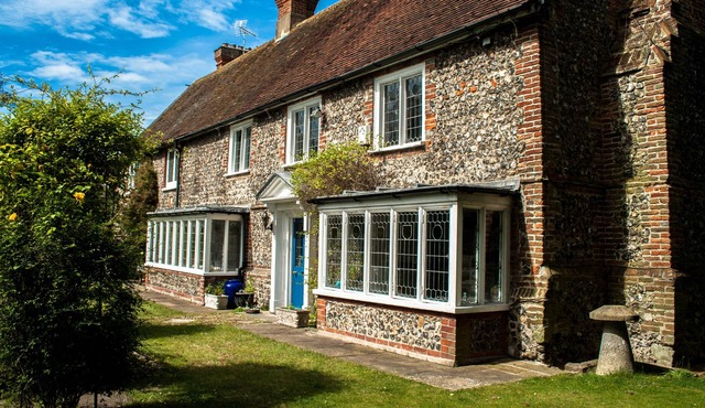 Old farmhouse in village centre, close to beach - sleeps 8-10
