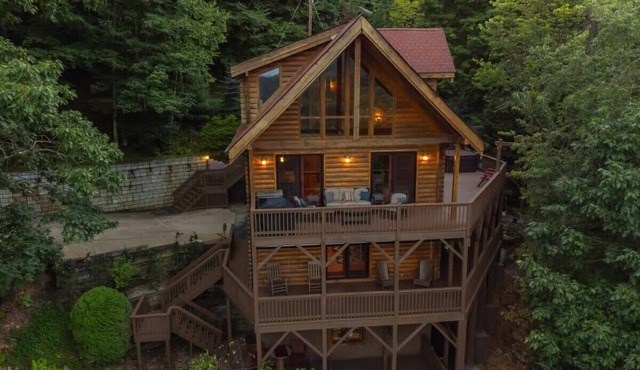 Old Oak Lodge: Mtn Getaway, Views, Hot Tub