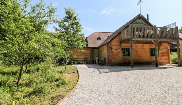 OLD WOOD COACH HOUSE, pet friendly, with open fire in Skellingthorpe