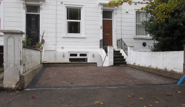 One Bedroom Apartment Near Centre