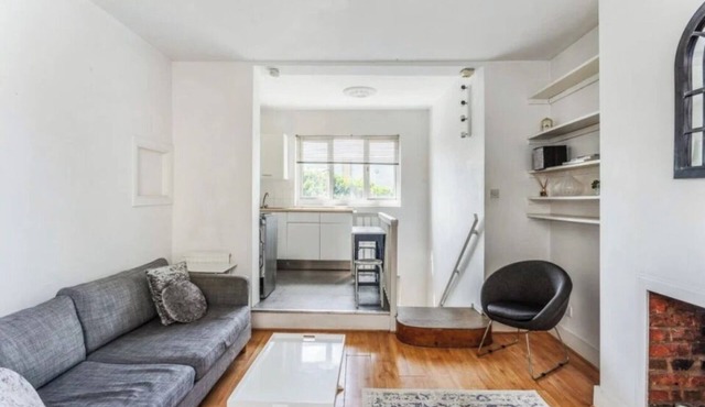 One bedroom flat with Garden