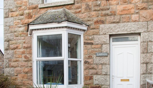 Open plan house 1 minute to beach and St Michaels Mount causeway