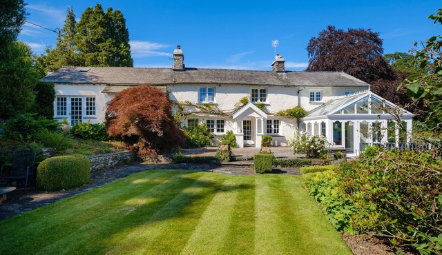 ORCHARD COTTAGE, pet friendly, luxury holiday cottage in Hawkshead